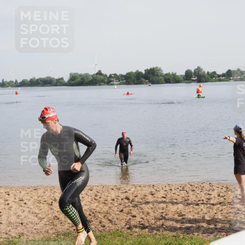 21.06.2025 - 27. Vierlanden-Triathlon MichiJ http://msf.ph/oto/7983304 15.06.2026 09:07:01 Schwimmen 212, 231, 251 meine-sportfotos.de