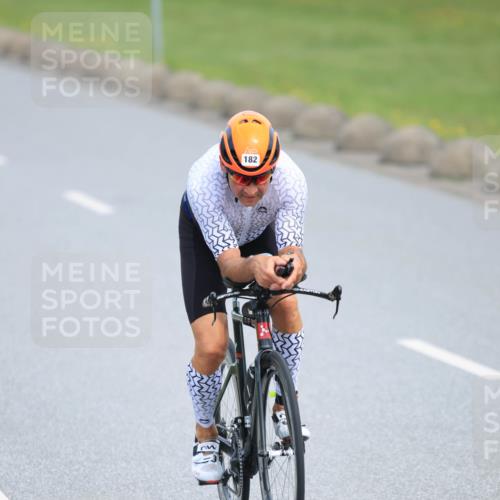 15.06.2025 - 27. Vierlanden-Triathlon H.Heesch http://msf.ph/oto/7983314 15.06.2025 10:56:04 Radfahren 182, 590 meine-sportfotos.de