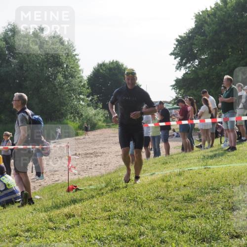 15.06.2025 - 27. Vierlanden-Triathlon KatJ http://msf.ph/oto/7983315 15.06.2025 08:51:15 Schwimmen 90 meine-sportfotos.de
