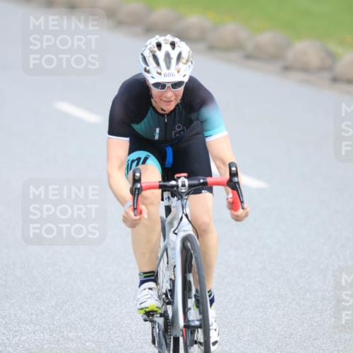 15.06.2025 - 27. Vierlanden-Triathlon H.Heesch http://msf.ph/oto/7983384 15.06.2025 10:56:27 Radfahren 597, 606 meine-sportfotos.de