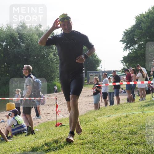 15.06.2025 - 27. Vierlanden-Triathlon KatJ http://msf.ph/oto/7983404 15.06.2025 08:51:16 Schwimmen 90 meine-sportfotos.de