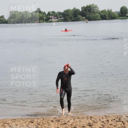 21.06.2025 - 27. Vierlanden-Triathlon MichiJ http://msf.ph/oto/7983406 15.06.2026 09:07:05 Schwimmen 231, 251 meine-sportfotos.de