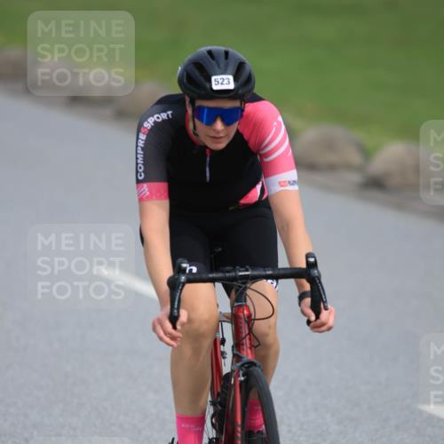 15.06.2025 - 27. Vierlanden-Triathlon H.Heesch http://msf.ph/oto/7983407 15.06.2025 10:56:46 Radfahren 523 meine-sportfotos.de
