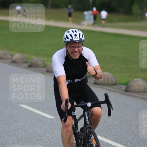 15.06.2025 - 27. Vierlanden-Triathlon H.Heesch http://msf.ph/oto/7983423 15.06.2025 10:56:56 Radfahren 94, 150, 451, 767 meine-sportfotos.de