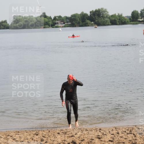21.06.2025 - 27. Vierlanden-Triathlon MichiJ http://msf.ph/oto/7983431 15.06.2026 09:07:05 Schwimmen 231, 251 meine-sportfotos.de