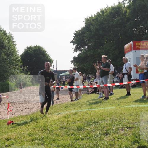 15.06.2025 - 27. Vierlanden-Triathlon KatJ http://msf.ph/oto/7983438 15.06.2025 08:52:35 Schwimmen 163 meine-sportfotos.de