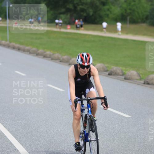 15.06.2025 - 27. Vierlanden-Triathlon H.Heesch http://msf.ph/oto/7983441 15.06.2025 10:57:08 Radfahren 482 meine-sportfotos.de