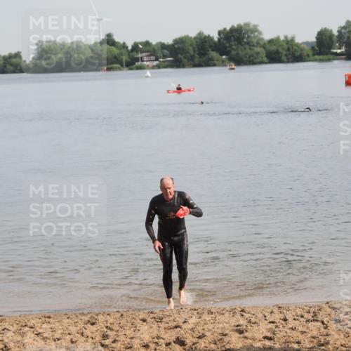 21.06.2025 - 27. Vierlanden-Triathlon MichiJ http://msf.ph/oto/7983443 15.06.2026 09:07:05 Schwimmen 231, 251 meine-sportfotos.de
