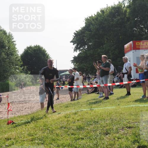 15.06.2025 - 27. Vierlanden-Triathlon KatJ http://msf.ph/oto/7983446 15.06.2025 08:52:36 Schwimmen 163 meine-sportfotos.de