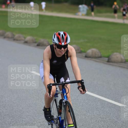 15.06.2025 - 27. Vierlanden-Triathlon H.Heesch http://msf.ph/oto/7983452 15.06.2025 10:57:08 Radfahren 482 meine-sportfotos.de