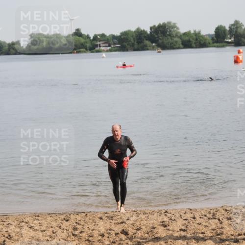 21.06.2025 - 27. Vierlanden-Triathlon MichiJ http://msf.ph/oto/7983467 15.06.2026 09:07:05 Schwimmen 231, 251 meine-sportfotos.de