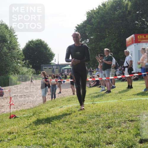 15.06.2025 - 27. Vierlanden-Triathlon KatJ http://msf.ph/oto/7983479 15.06.2025 08:52:37 Schwimmen 163 meine-sportfotos.de