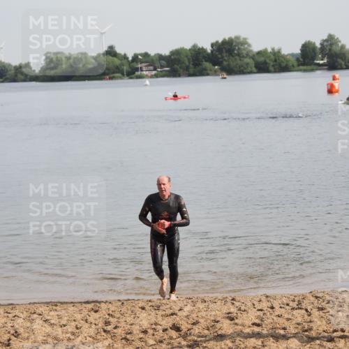 21.06.2025 - 27. Vierlanden-Triathlon MichiJ http://msf.ph/oto/7983483 15.06.2026 09:07:05 Schwimmen 231, 251 meine-sportfotos.de