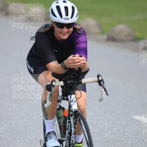 15.06.2025 - 27. Vierlanden-Triathlon H.Heesch http://msf.ph/oto/7983485 15.06.2025 10:57:23 Radfahren 149, 491, 566, 1395 meine-sportfotos.de