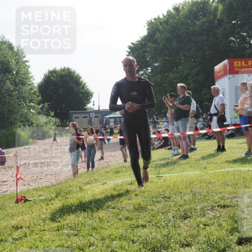 15.06.2025 - 27. Vierlanden-Triathlon KatJ http://msf.ph/oto/7983487 15.06.2025 08:52:37 Schwimmen 163 meine-sportfotos.de