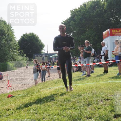 15.06.2025 - 27. Vierlanden-Triathlon KatJ http://msf.ph/oto/7983497 15.06.2025 08:52:37 Schwimmen 163 meine-sportfotos.de
