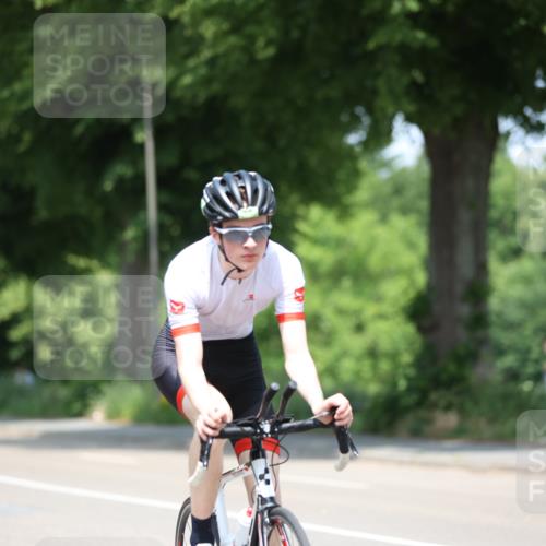 15.06.2025 - 7 Türme Triathlon Yannick Fuchs http://msf.ph/oto/7983499 15.06.2025 12:53:16 Radfahren 341, 470 meine-sportfotos.de