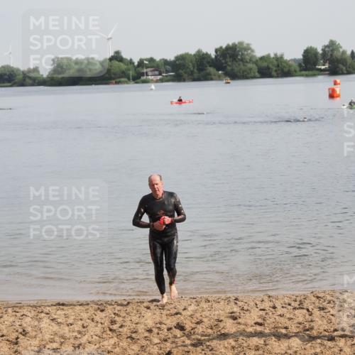 21.06.2025 - 27. Vierlanden-Triathlon MichiJ http://msf.ph/oto/7983505 15.06.2026 09:07:06 Schwimmen 231, 251 meine-sportfotos.de