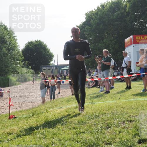 15.06.2025 - 27. Vierlanden-Triathlon KatJ http://msf.ph/oto/7983510 15.06.2025 08:52:37 Schwimmen 163 meine-sportfotos.de