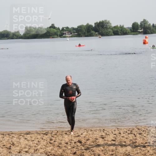 21.06.2025 - 27. Vierlanden-Triathlon MichiJ http://msf.ph/oto/7983517 15.06.2026 09:07:06 Schwimmen 231, 251 meine-sportfotos.de