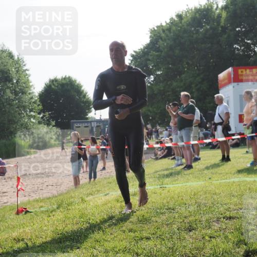 15.06.2025 - 27. Vierlanden-Triathlon KatJ http://msf.ph/oto/7983540 15.06.2025 08:52:38 Schwimmen 163 meine-sportfotos.de