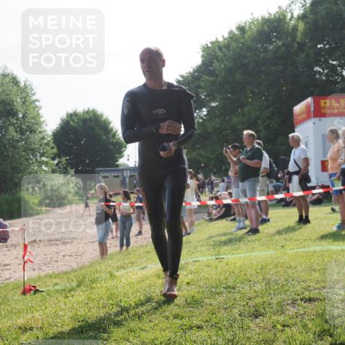 15.06.2025 - 27. Vierlanden-Triathlon KatJ http://msf.ph/oto/7983545 15.06.2025 08:52:38 Schwimmen 163 meine-sportfotos.de