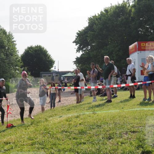 15.06.2025 - 27. Vierlanden-Triathlon KatJ http://msf.ph/oto/7983558 15.06.2025 08:52:51 Schwimmen 98, 233 meine-sportfotos.de