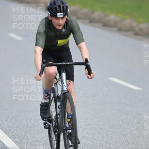 15.06.2025 - 27. Vierlanden-Triathlon H.Heesch http://msf.ph/oto/7983581 15.06.2025 10:57:31 Radfahren 491, 507, 753, 1395 meine-sportfotos.de