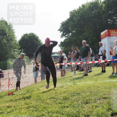 15.06.2025 - 27. Vierlanden-Triathlon KatJ http://msf.ph/oto/7983585 15.06.2025 08:52:52 Schwimmen 98, 233 meine-sportfotos.de