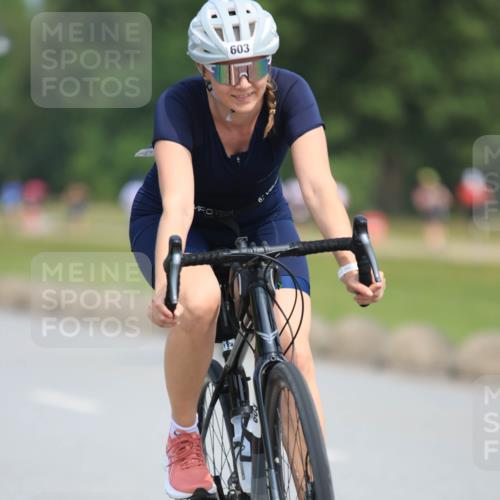 15.06.2025 - 27. Vierlanden-Triathlon H.Heesch http://msf.ph/oto/7983588 15.06.2025 11:16:26 Radfahren 45, 603, 717, 805 meine-sportfotos.de