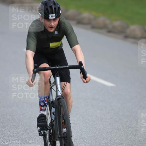 15.06.2025 - 27. Vierlanden-Triathlon H.Heesch http://msf.ph/oto/7983592 15.06.2025 10:57:31 Radfahren 491, 507, 753, 1395 meine-sportfotos.de