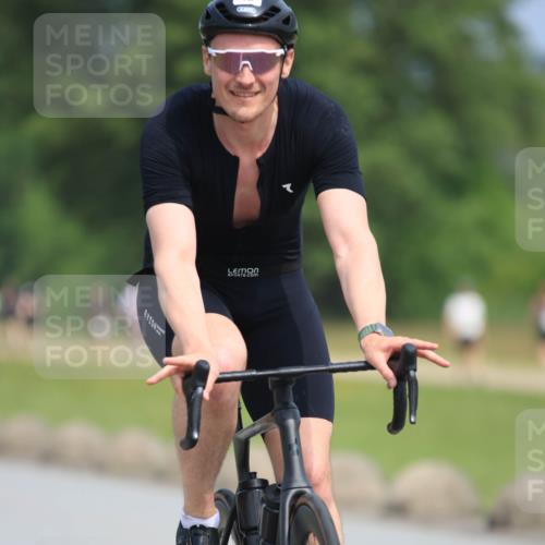 15.06.2025 - 27. Vierlanden-Triathlon H.Heesch http://msf.ph/oto/7983609 15.06.2025 11:16:28 Radfahren 45, 603, 717, 805, 953 meine-sportfotos.de