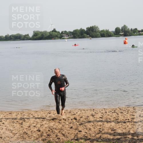 21.06.2025 - 27. Vierlanden-Triathlon MichiJ http://msf.ph/oto/7983613 15.06.2026 09:07:07 Schwimmen 231, 251 meine-sportfotos.de