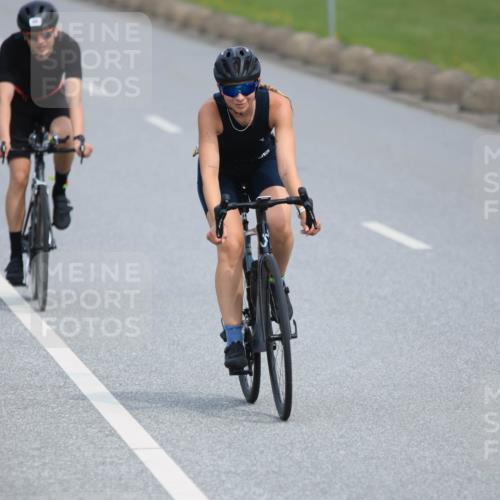 15.06.2025 - 27. Vierlanden-Triathlon H.Heesch http://msf.ph/oto/7983640 15.06.2025 10:57:39 Radfahren 48, 494, 508, 555, 753 meine-sportfotos.de