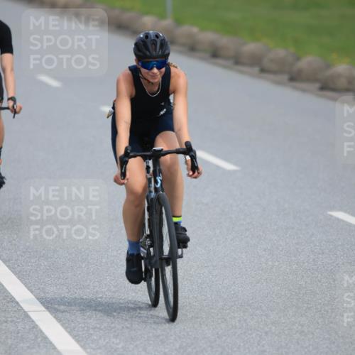 15.06.2025 - 27. Vierlanden-Triathlon H.Heesch http://msf.ph/oto/7983647 15.06.2025 10:57:40 Radfahren 48, 494, 508, 555, 753 meine-sportfotos.de