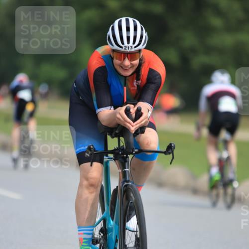 21.06.2025 - 27. Vierlanden-Triathlon H.Heesch http://msf.ph/oto/7983659 15.06.2025 11:17:28 Radfahren 213, 824 meine-sportfotos.de