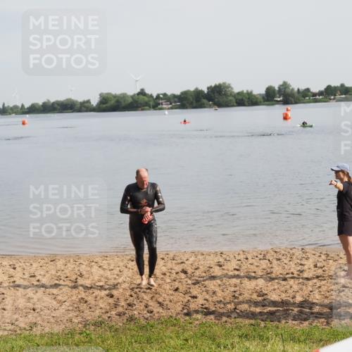 21.06.2025 - 27. Vierlanden-Triathlon MichiJ http://msf.ph/oto/7983681 15.06.2026 09:07:08 Schwimmen 231, 251 meine-sportfotos.de