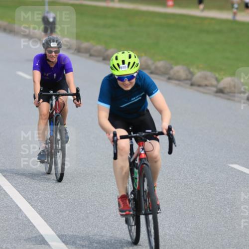 15.06.2025 - 27. Vierlanden-Triathlon H.Heesch http://msf.ph/oto/7983685 15.06.2025 10:57:45 Radfahren 48, 215, 508, 555, 579 meine-sportfotos.de