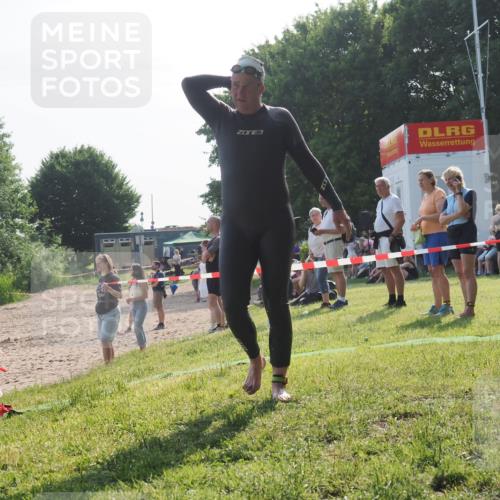 15.06.2025 - 27. Vierlanden-Triathlon KatJ http://msf.ph/oto/7983704 15.06.2025 08:52:58 Schwimmen 98, 233 meine-sportfotos.de