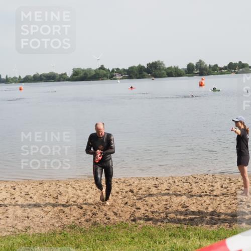 21.06.2025 - 27. Vierlanden-Triathlon MichiJ http://msf.ph/oto/7983711 15.06.2026 09:07:08 Schwimmen 231, 251 meine-sportfotos.de