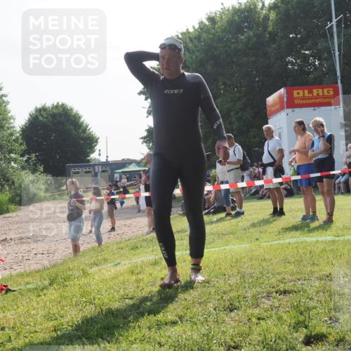 15.06.2025 - 27. Vierlanden-Triathlon KatJ http://msf.ph/oto/7983712 15.06.2025 08:52:58 Schwimmen 98, 233 meine-sportfotos.de