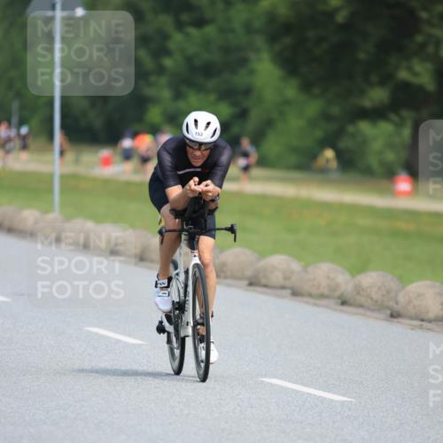 21.06.2025 - 27. Vierlanden-Triathlon H.Heesch http://msf.ph/oto/7983721 15.06.2025 11:17:45 Radfahren 7, 148, 153, 154, 720, 947 meine-sportfotos.de