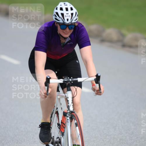 15.06.2025 - 27. Vierlanden-Triathlon H.Heesch http://msf.ph/oto/7983722 15.06.2025 10:58:01 Radfahren 475, 511, 554, 610 meine-sportfotos.de