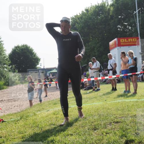 15.06.2025 - 27. Vierlanden-Triathlon KatJ http://msf.ph/oto/7983725 15.06.2025 08:52:58 Schwimmen 98, 233 meine-sportfotos.de