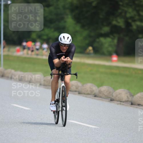 21.06.2025 - 27. Vierlanden-Triathlon H.Heesch http://msf.ph/oto/7983727 15.06.2025 11:17:45 Radfahren 7, 148, 153, 154, 720, 947 meine-sportfotos.de