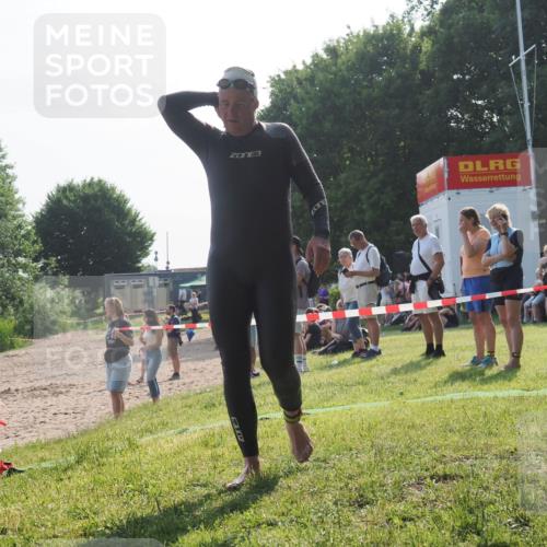 15.06.2025 - 27. Vierlanden-Triathlon KatJ http://msf.ph/oto/7983734 15.06.2025 08:52:58 Schwimmen 98, 233 meine-sportfotos.de