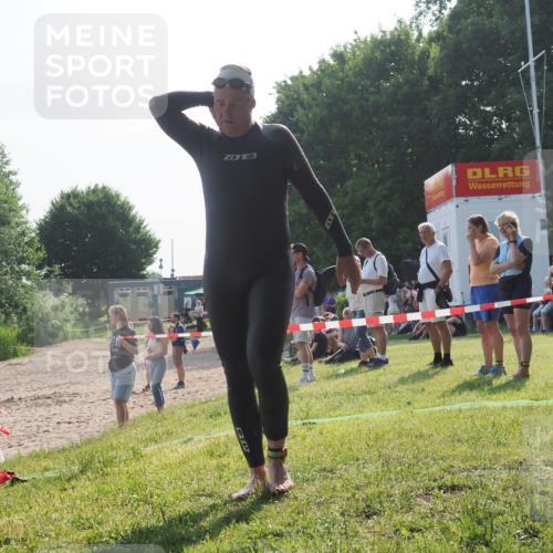 15.06.2025 - 27. Vierlanden-Triathlon KatJ http://msf.ph/oto/7983743 15.06.2025 08:52:58 Schwimmen 98, 233 meine-sportfotos.de
