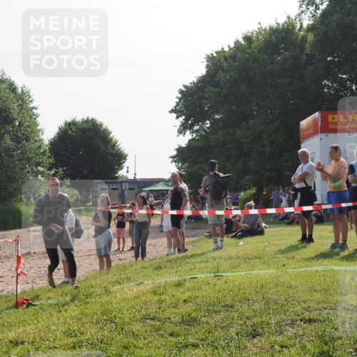 15.06.2025 - 27. Vierlanden-Triathlon KatJ http://msf.ph/oto/7983749 15.06.2025 08:53:15 Schwimmen 133 meine-sportfotos.de