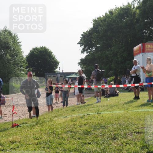 15.06.2025 - 27. Vierlanden-Triathlon KatJ http://msf.ph/oto/7983758 15.06.2025 08:53:15 Schwimmen 133 meine-sportfotos.de
