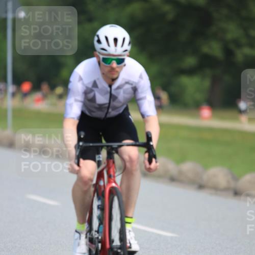 21.06.2025 - 27. Vierlanden-Triathlon H.Heesch http://msf.ph/oto/7983762 15.06.2025 11:17:50 Radfahren 7, 148, 153, 154, 199, 720, 830, 947 meine-sportfotos.de